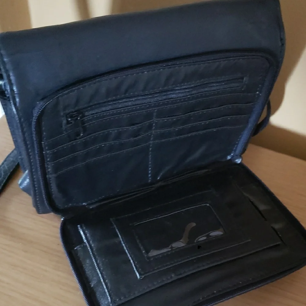 Sandro Black Leather Crossbody Bag with Adjustable Strap - Picture 3 of 6